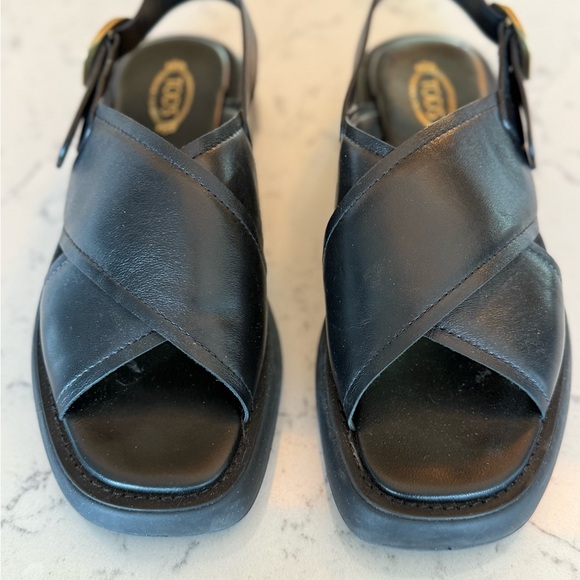 Tod’s black leather, crisscross sandal. Current to the brand. - Picture 3 of 9
